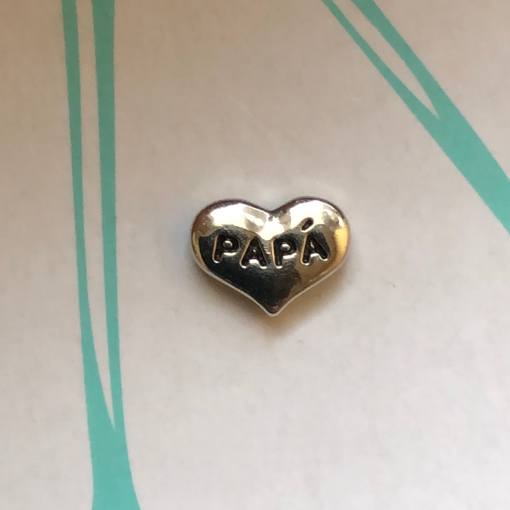 Papa‎ Charm